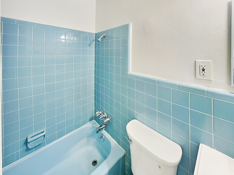 Building Photo - 816 Gertrude Pl NW