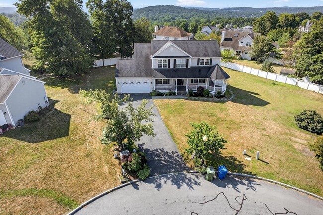 Building Photo - 5 Bridle Ct