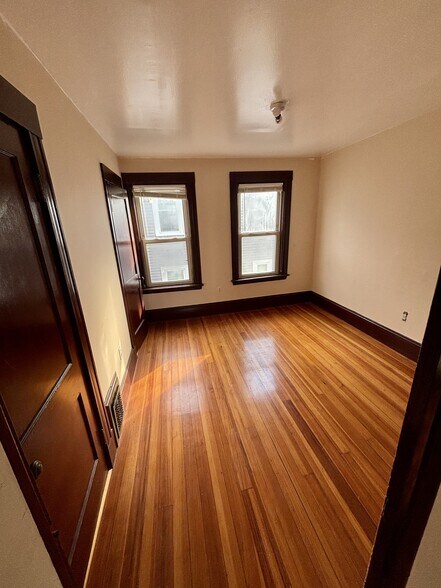 Building Photo - 18 Vermont Ave