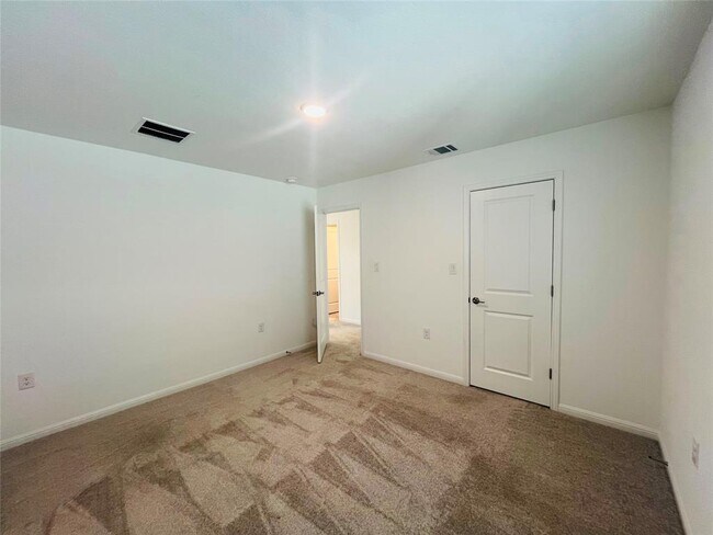 Building Photo - 15220 Holloway Dr