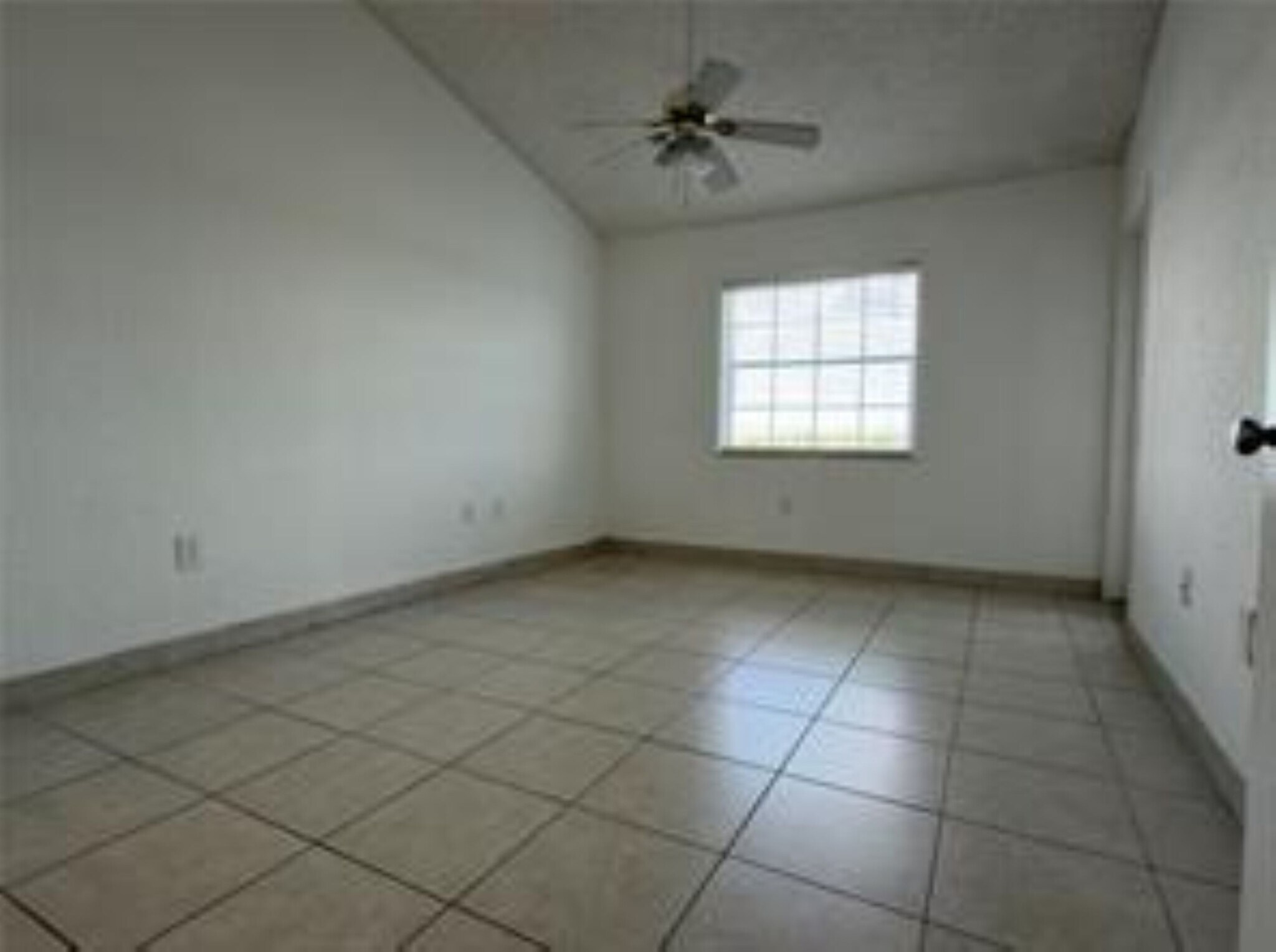 Building Photo - 2803 N Oakland Forest Dr