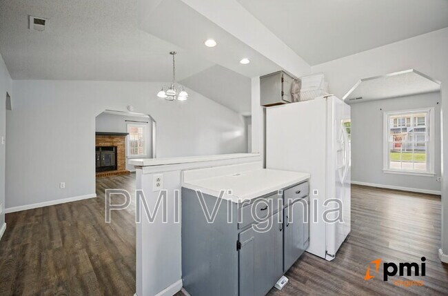 Building Photo - 1701 Darrow St