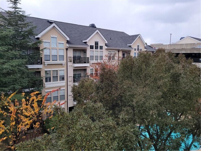 Building Photo - 1850 Cotillion Dr