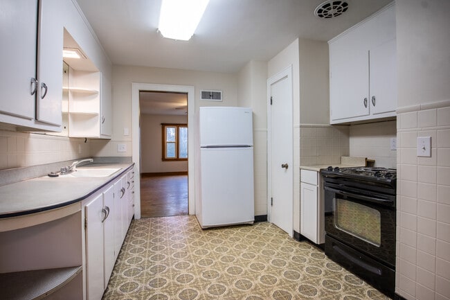 Building Photo - 610 Russell St