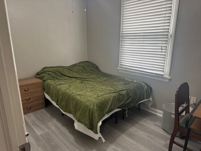 Building Photo - 2 Bedroom 1 Bath Duplex Located in Kingsport, TN