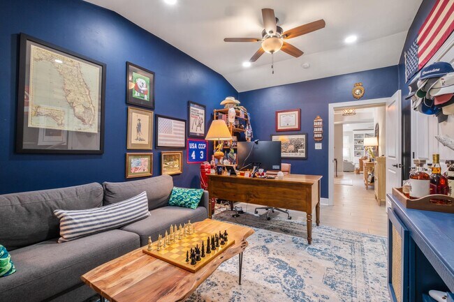 Building Photo - 605 Waverly Rd