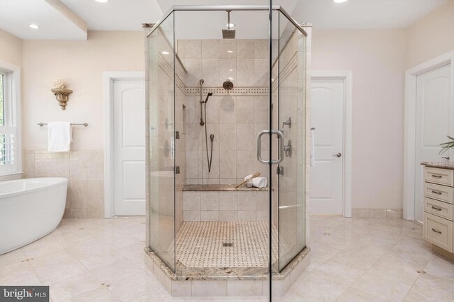 Building Photo - 1576 Bay Head Rd