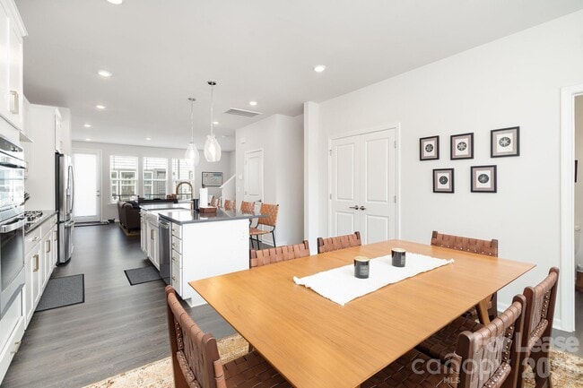Building Photo - 408 Catawba Ave