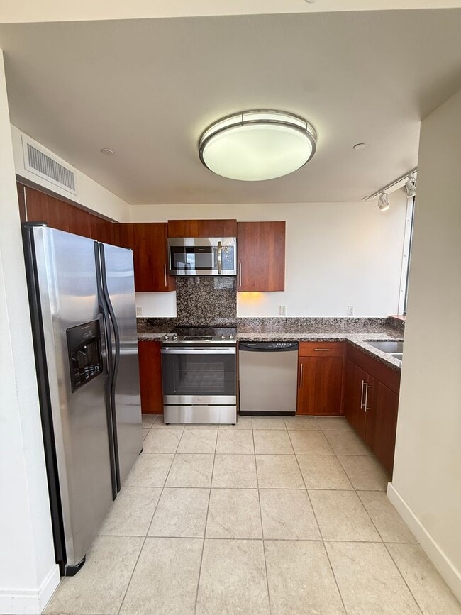 Primary Photo - Available Now 1 Bed, 1 Bath, Kaka'ako, Oce...