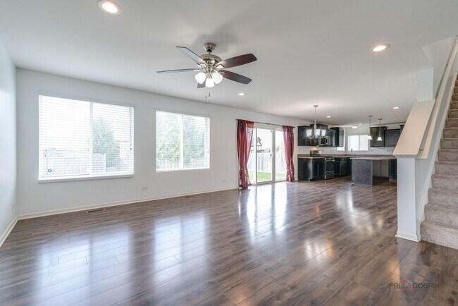 Building Photo - 202 Minuet Cir