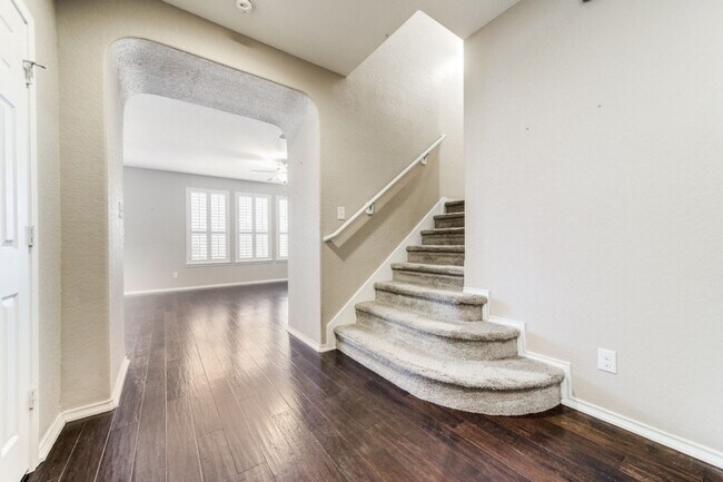Building Photo - 3 Bedroom 2 1/2 bath Park Vista Subdivision
