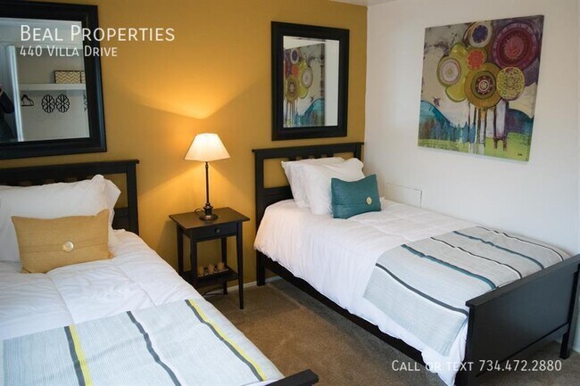 Building Photo - 440 Villa Dr