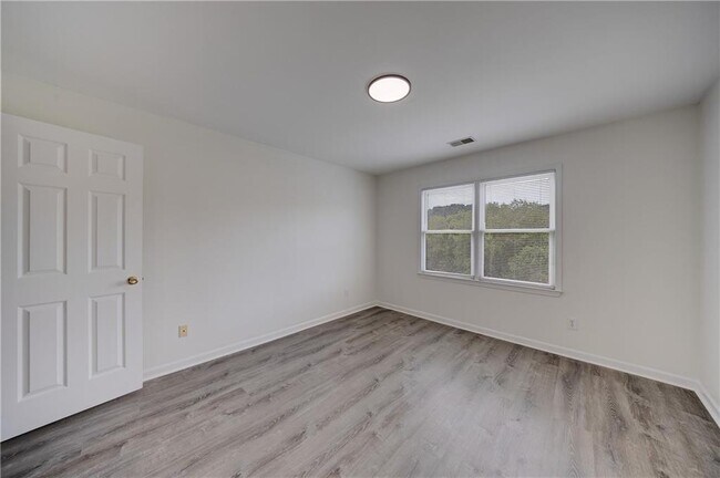 Building Photo - 5795 Dovnick Dr SW