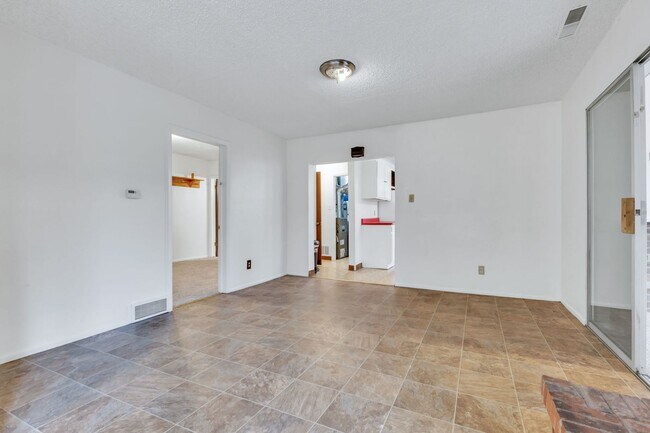 Building Photo - Boulder Ranch Style Home Available Now