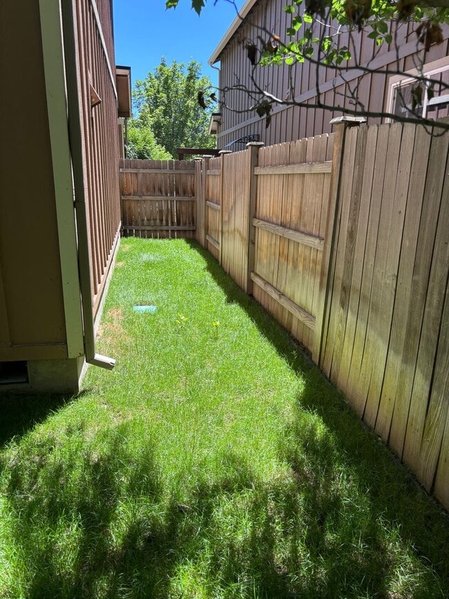 Building Photo - 3 Bedroom House with Large Bonus Room and ...