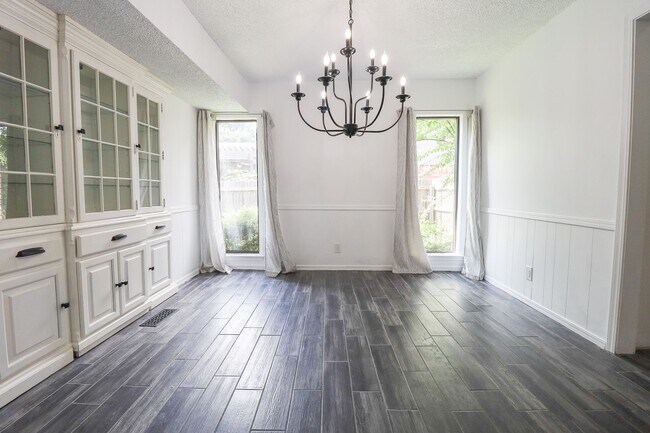 Building Photo - 3 Bed | 2 Bath | South Tulsa