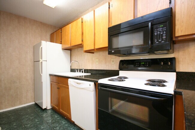 Building Photo - 6644 Willow Pointe Dr NW