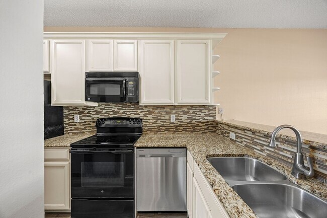 Building Photo - 4800 W Lovers Ln