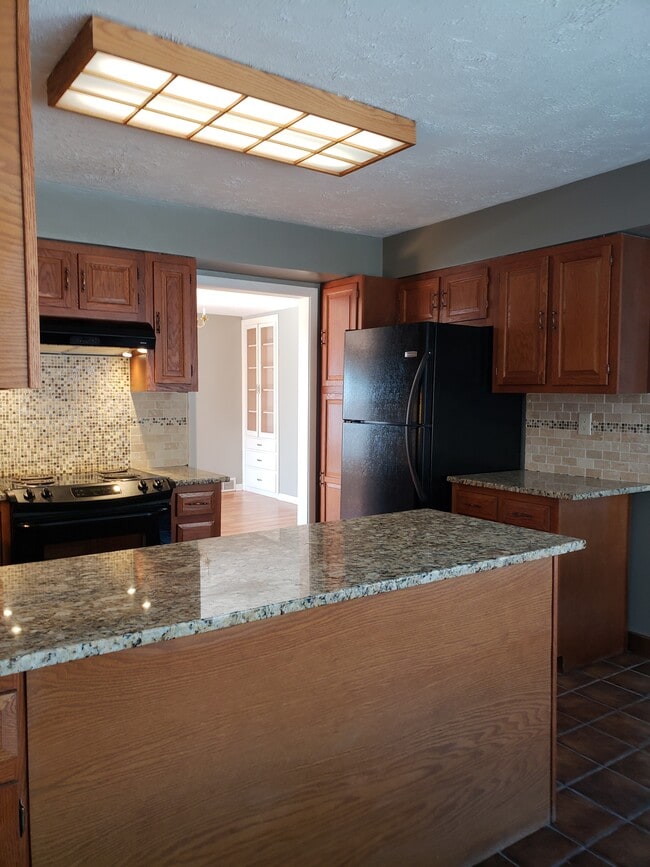 Building Photo - 1894 S Foothill Dr