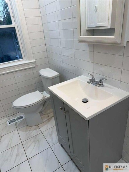 Building Photo - 107 Parkway Ave