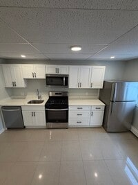 Building Photo - 83 Chelsea St