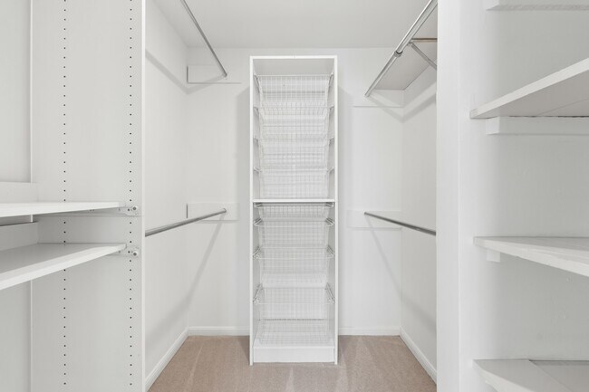 Building Photo - 600 Wilcrest Dr