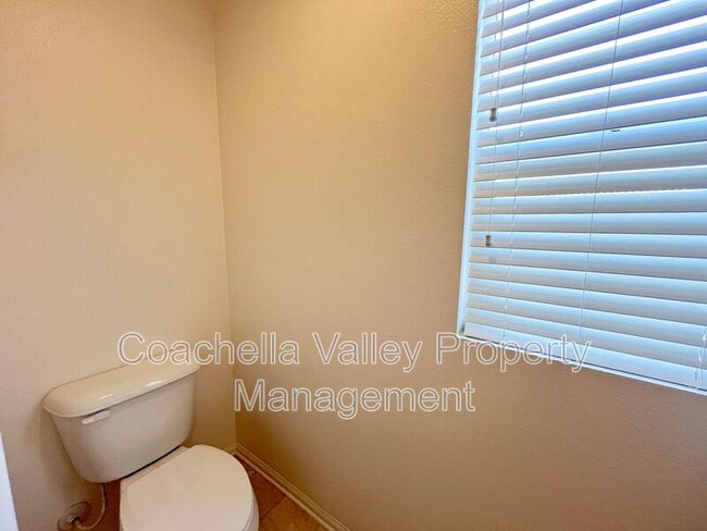 Building Photo - 532 Calle Vibrante