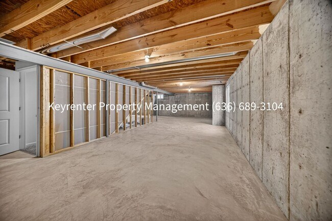 Building Photo - 825 Cedarwood Dr