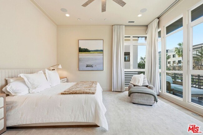 Building Photo - 12871 Hammock Ln
