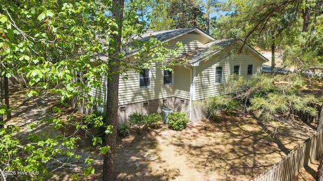 Building Photo - 24 Spring Lake Dr