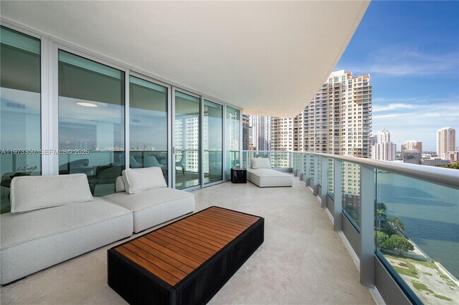 Building Photo - 1331 Brickell Bay Dr