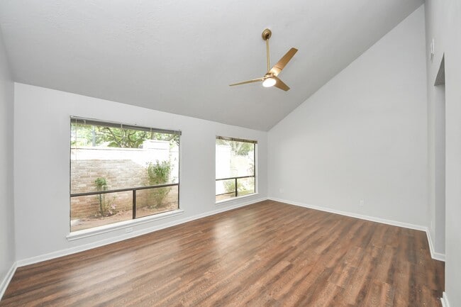 Building Photo - 1023 Oyster Bay Dr