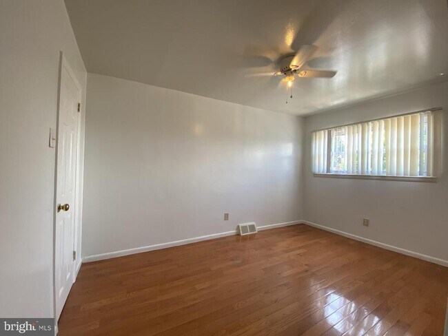Building Photo - 12673 Biscayne Dr