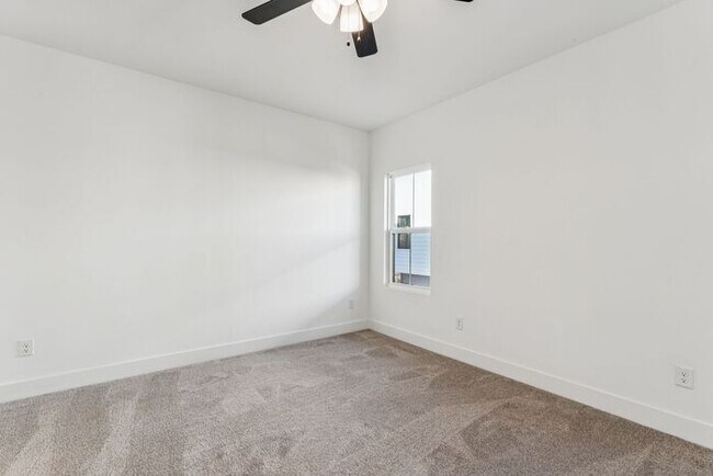 Building Photo - High-End 2BR Townhome | Rooftop Terrace + 2-Car Garage | 24-Unit Commnity