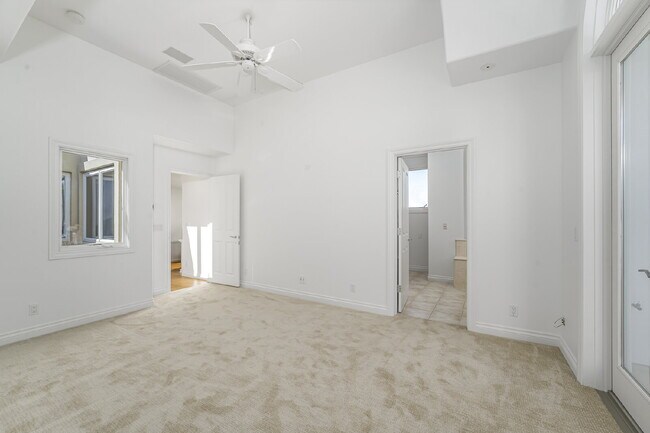 Building Photo - 119 Opal Ave