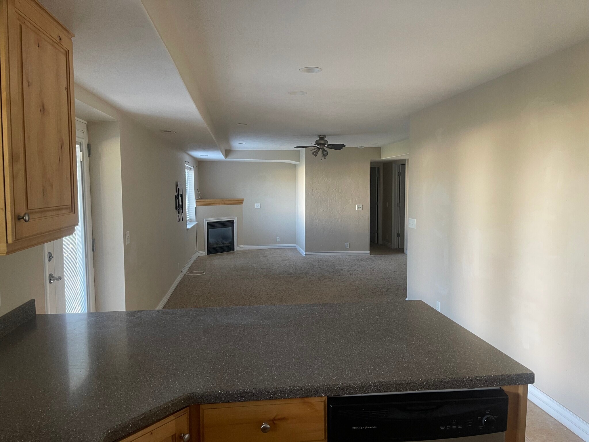 Building Photo - 143 E Box Elder Dr
