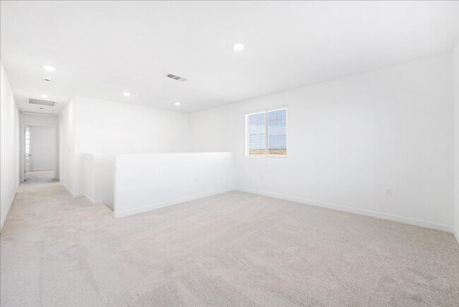 Building Photo - 3685 Vestland Ct