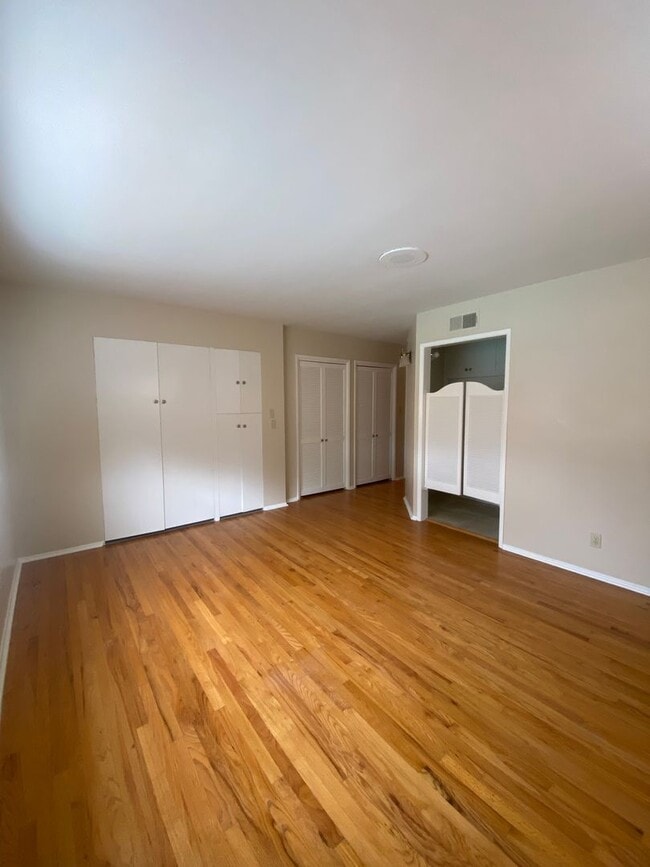 Building Photo - Pool Home in Orange for Lease