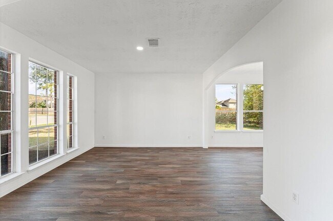 Building Photo - 2830 Fern Hill Dr