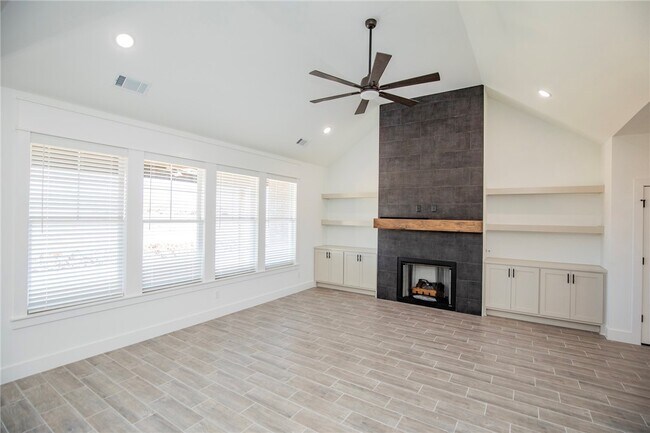 Building Photo - 4867 Farmhouse St