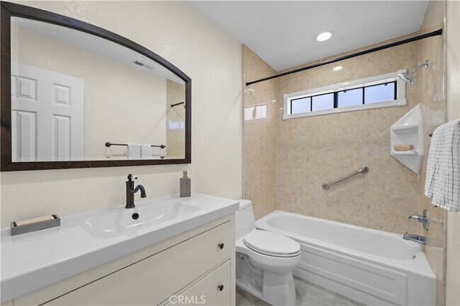 Building Photo - 2740 Gramercy Ave