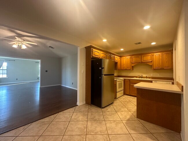 Building Photo - 6816 SW Drakestone Blvd