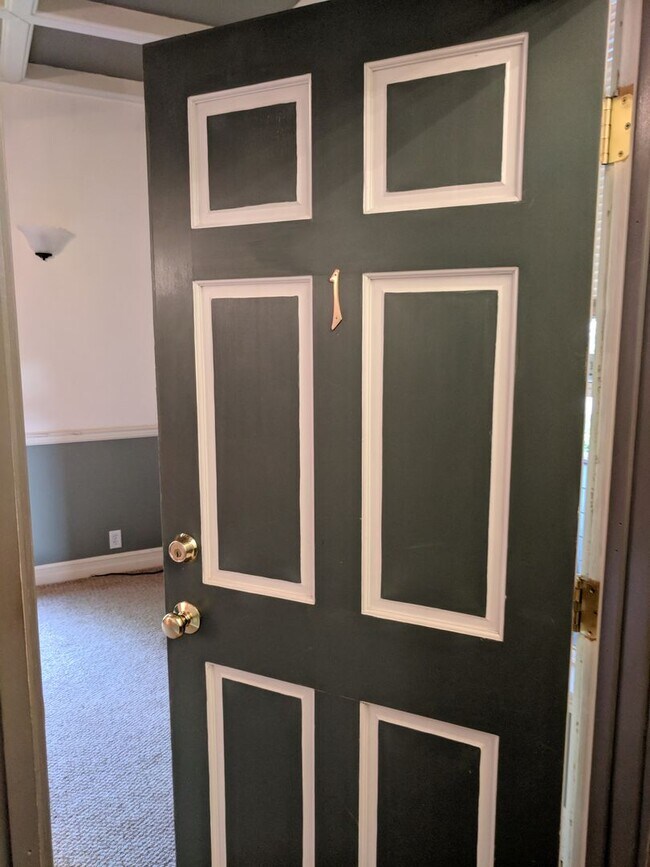 Building Photo - July Rent Free! Beautiful Ground Level 1Be...