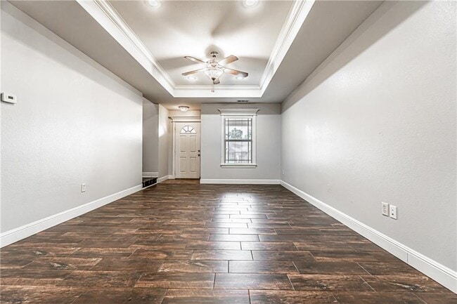 Building Photo - 802 Baker St NW