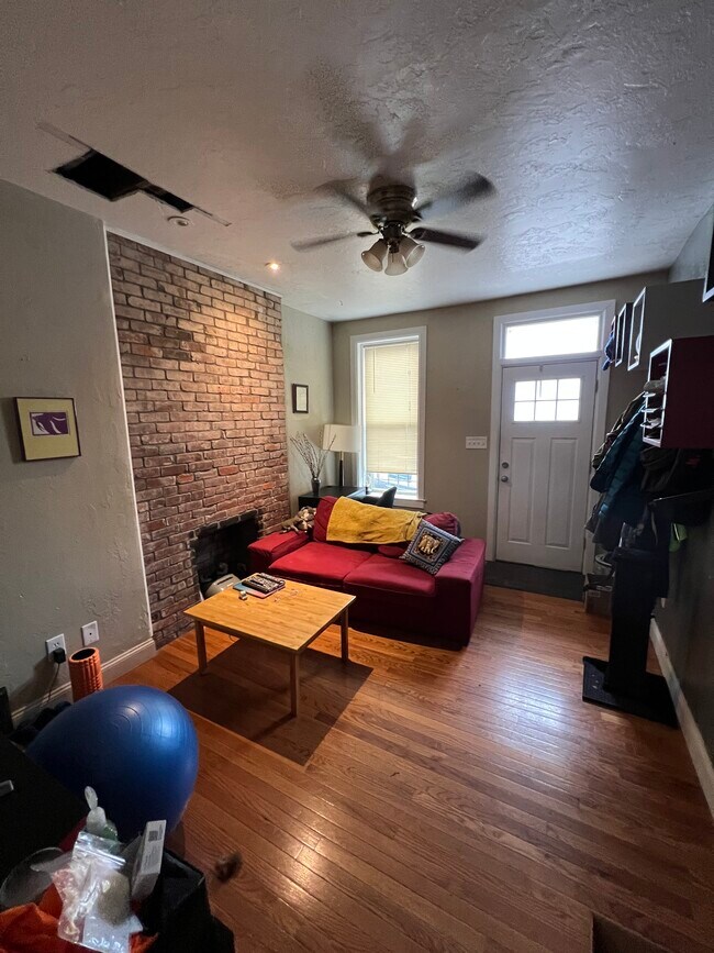 Building Photo - 1527 Saturn Way