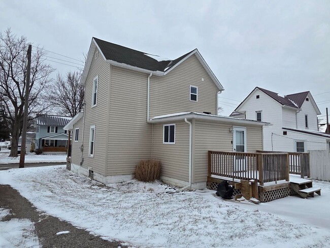 Building Photo - 2 bedroom Single Family