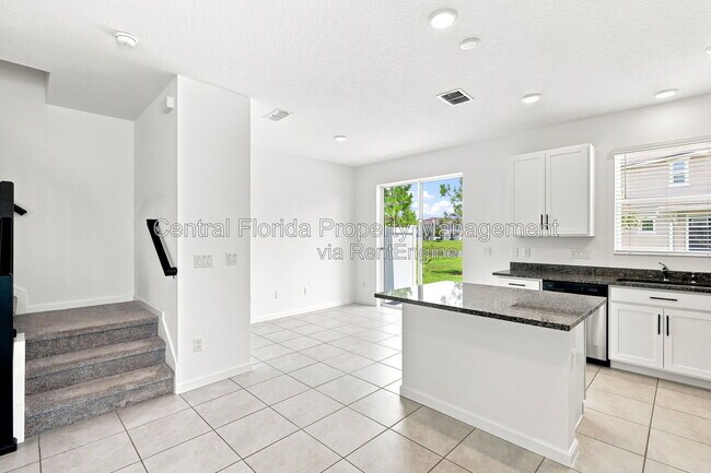 Building Photo - 865 Spring Palms Lp