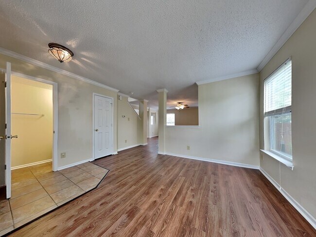 Building Photo - 3 bed 2.5 bath in Fishers!