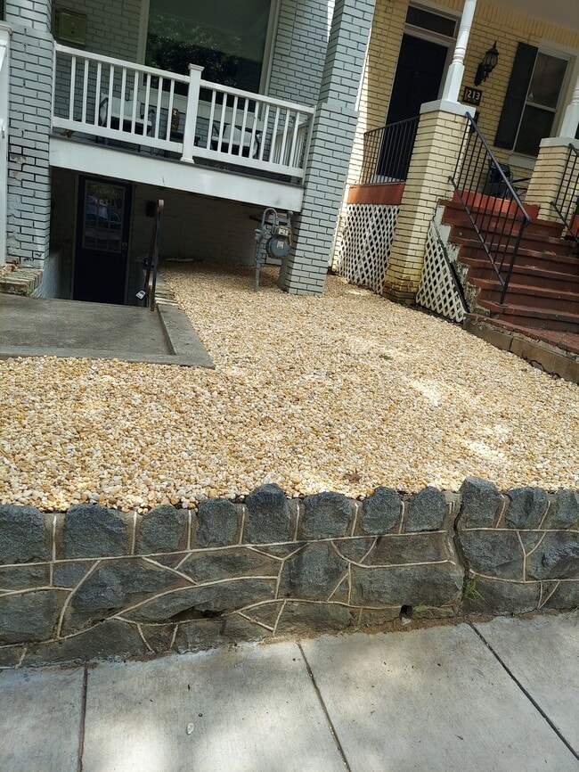 Building Photo - 215 Rock Creek Church Rd NW