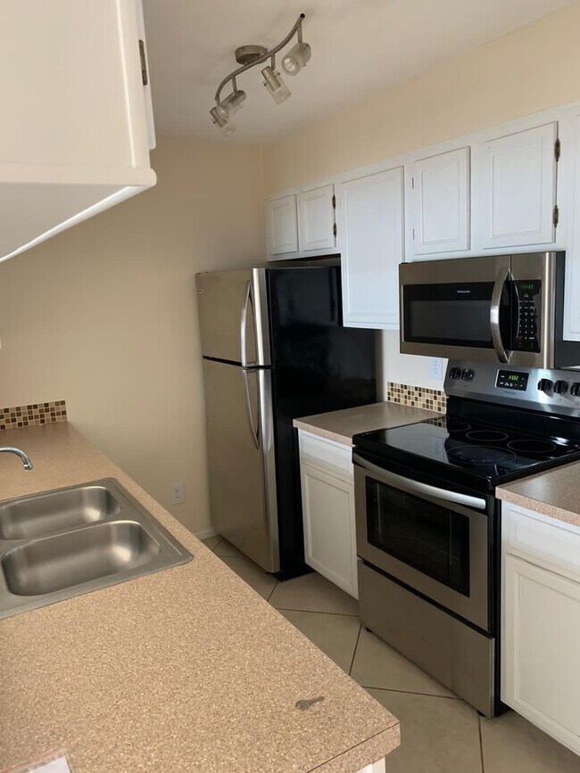 Building Photo - 293 Cypress Point Dr